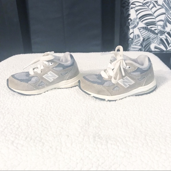 Toddler Gray New Balance Sneakers Sz 5 - Picture 2 of 6